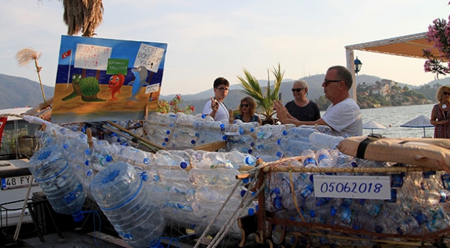 Atık pet şişelerden yapılan tekne denize indirildi