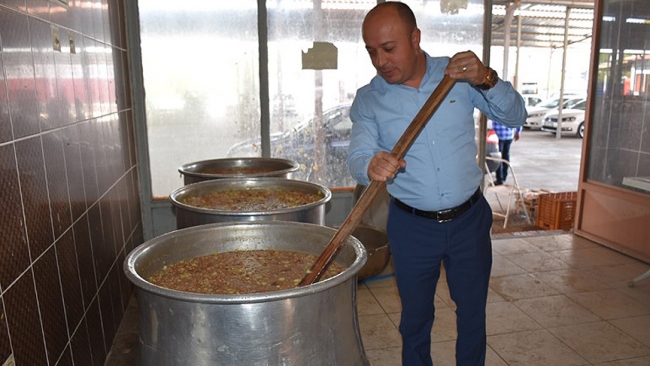 Erdoğan'ın talimatıyla 13 ilde aşure ikram edildi