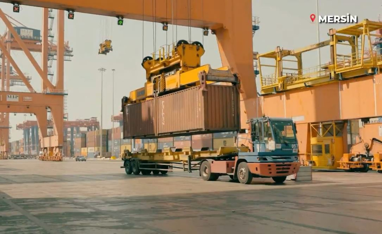 Türkiye'den Lübnan'a 15,6 tonluk tıbbi yardım