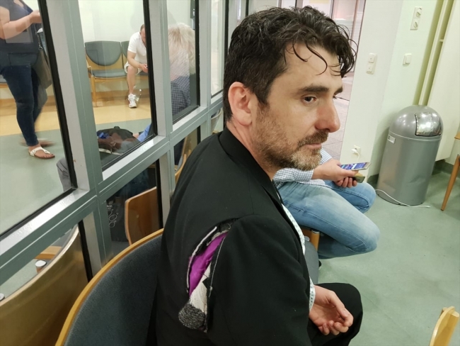 Alman polisi terör örgütü yandaşlarına tepki gösteren Türk'ü darp etti