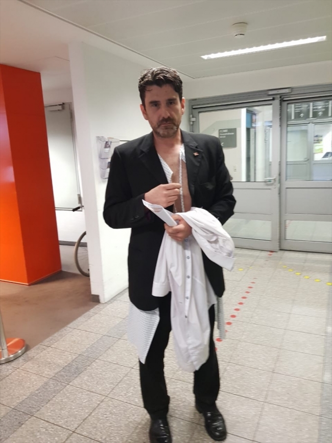 Alman polisi terör örgütü yandaşlarına tepki gösteren Türk'ü darp etti