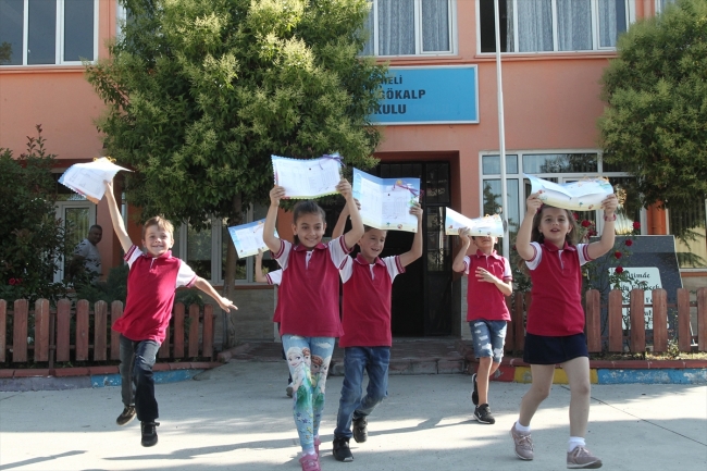 18 milyon öğrenci karnelerine kavuştu