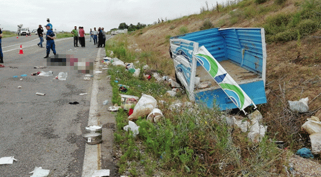 Bursa'da tarım işçilerini taşıyan kamyonet devrildi: 2 ölü, 37 yaralı