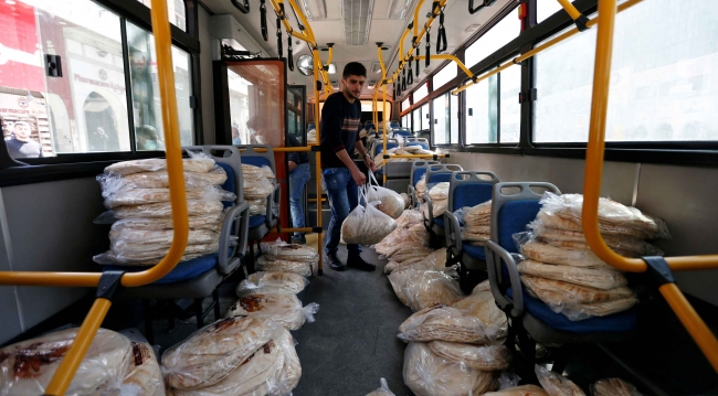 Hükümetin halka ekmek dağıtma planları kaosa neden oldu. Fotoğraf: Reuters