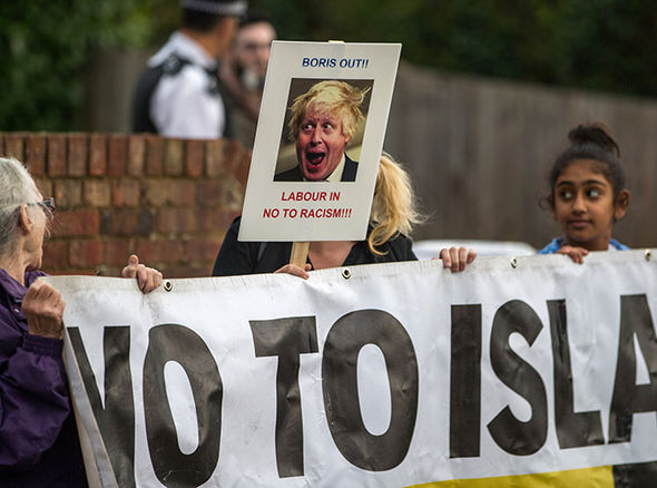 Boris Johnson seçim bölgesinde protesto edildi