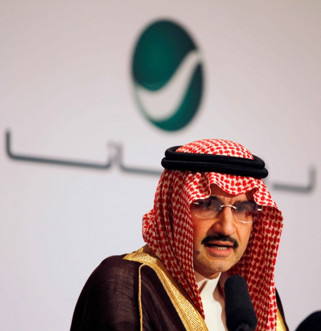 Medya baronu Suudi milyarder Prens Velid bin Talal, Manama'da yaptığı basın açıklamasında, Bahreyn'in Al Arab kanalının merkezi olacağını açıklamıştı. Fotoğraf: Reuters