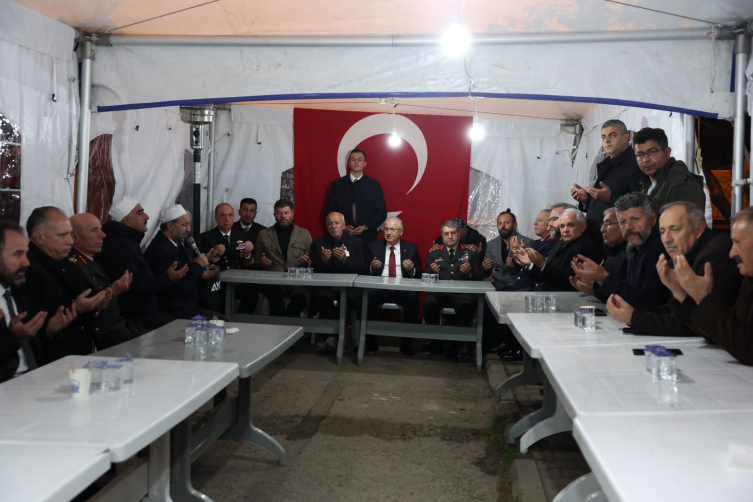 Bakan Güler'den şehit ailelerine taziye ziyareti