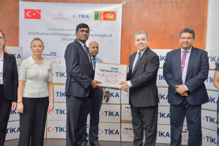 TİKA, Sri Lanka'daki sel mağdurlarına yardım malzemesi ulaştırdı