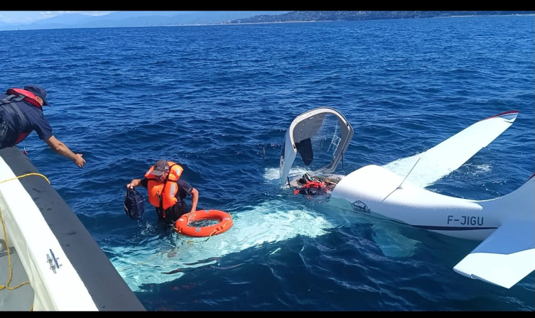Gürcistan'dan kalkan özel uçak Rize açıklarında denize acil iniş yaptı