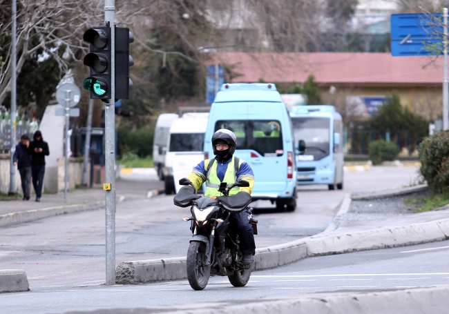 Evde kalanlar için sokakta göreve hazırlar