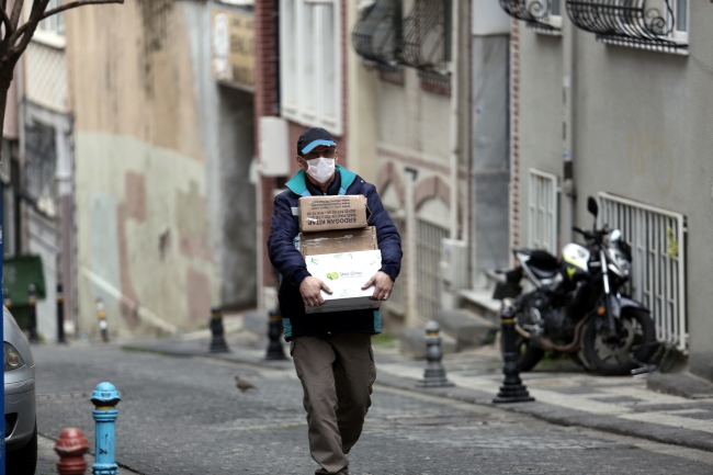 Evde kalanlar için sokakta göreve hazırlar