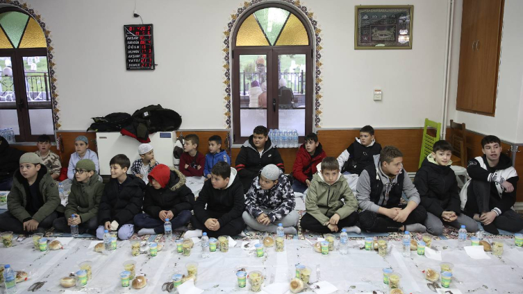 Batı Trakya Türkleri toplu iftar geleneğini yaşatmaya devam ediyor