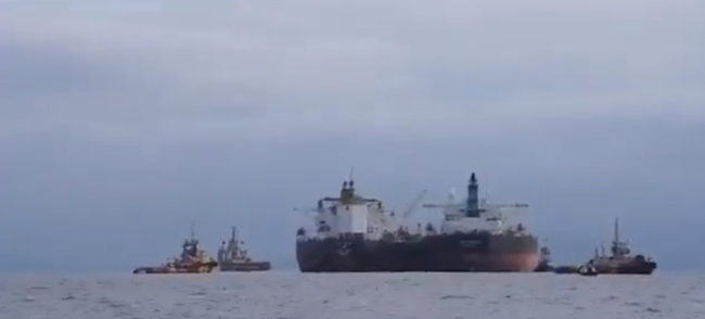 Rus petrolünün Yunanistan'dan Avrupa'ya gizlice sevki denizdeki takiple görüntülendi