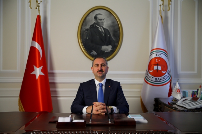 4 bine yakın FETÖ'cü hakim-savcı ihraç edildi