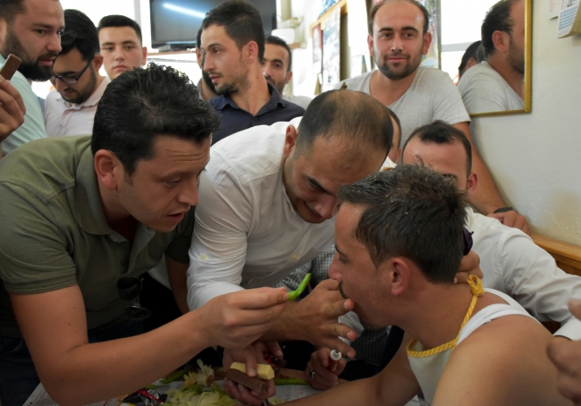 Damada 'kedi maması işkencesi'