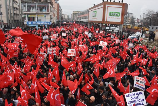 Batman'da 'Teröre Lanet Kardeşliğe Davet' yürüyüşü