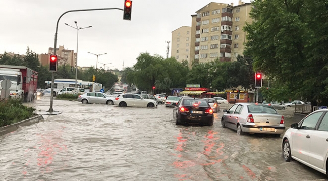 Ankara'da kuvvetli sağanak: 1 kişi hayatını kaybetti