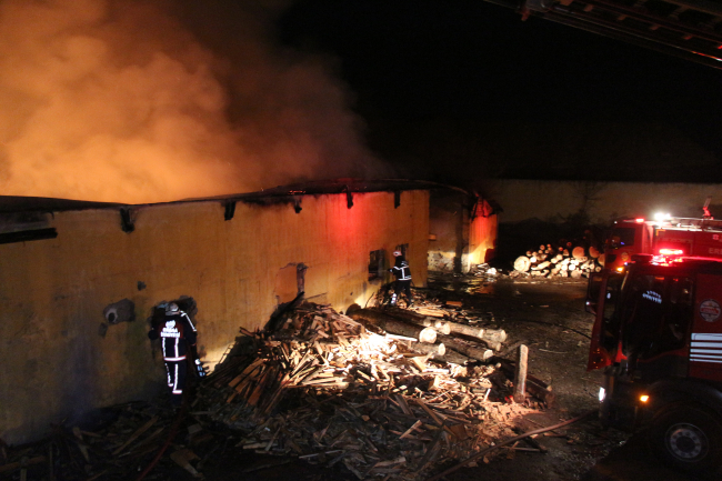 Tokat’ta kereste fabrikasında yangın