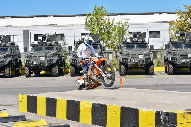 Ejder Yalçın sıradışı bir gösteriyle pistlerde