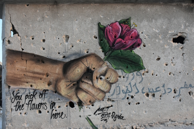 Türk grafiti sanatçılarından Suriye'de anlamlı çizimler