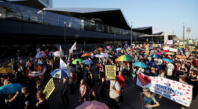 Avusturya hükümetinin mülteci politikalarına protesto