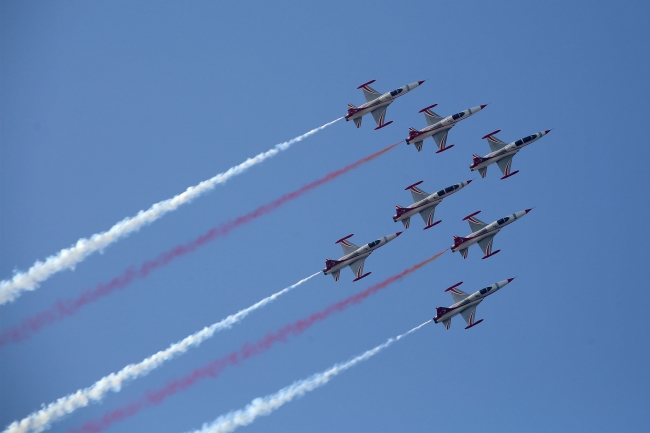 Türk Yıldızları, Girne'de izleyenleri büyüledi