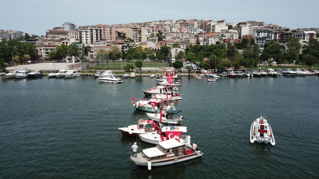 Haliç'te 250 metrelik dev bayrak