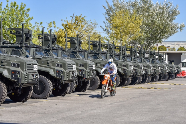 Ejder Yalçın sıradışı bir gösteriyle pistlerde