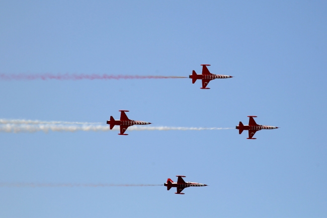 Türk Yıldızları, Girne'de izleyenleri büyüledi