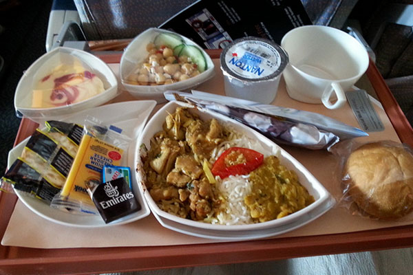 İşte hava yolu firmalarının 1. ve ekonomi sınıfı yemekleri