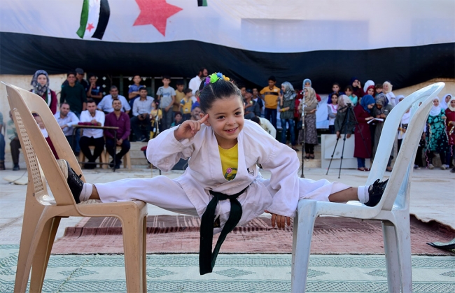 Savaşın ortasında karate öğrenen küçük kız ve hayali