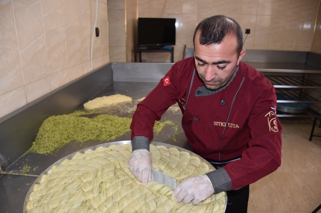 Burma kadayıf ustalarının "bayram" telaşı