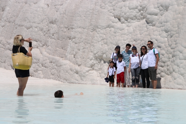 Pamukkale'ye turist akını