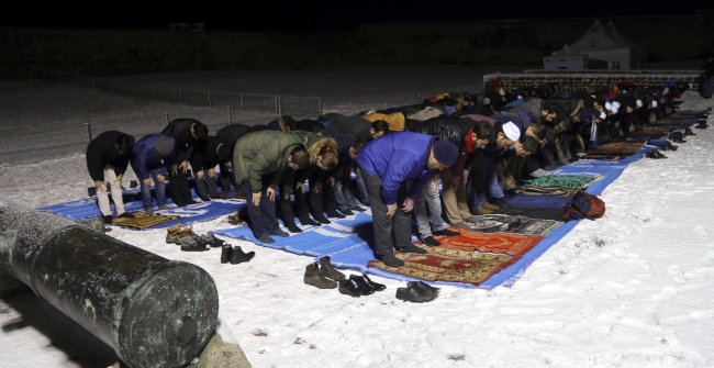 Erzurum Kalesi'nde 'Kurtuluş' namazı kıldılar