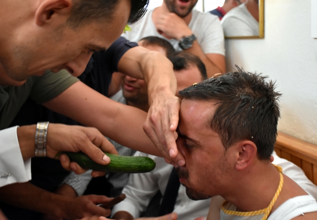 Damada 'kedi maması işkencesi'