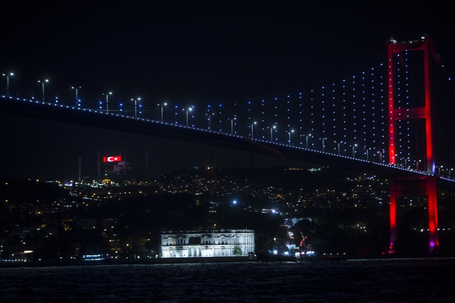 15 Temmuz Şehitler Köprüsü'nde insan seli