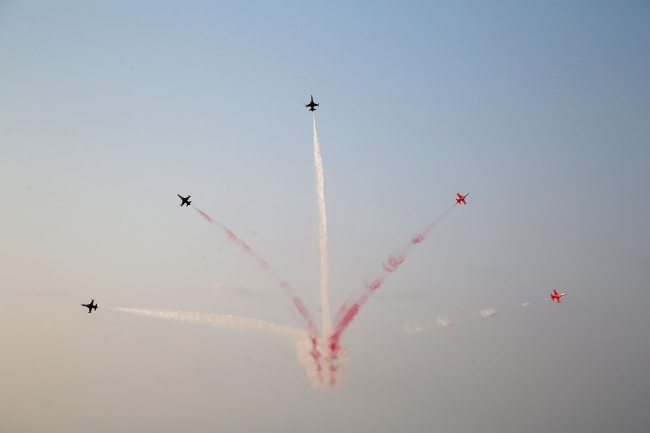 Türk Yıldızları, Girne'de izleyenleri büyüledi