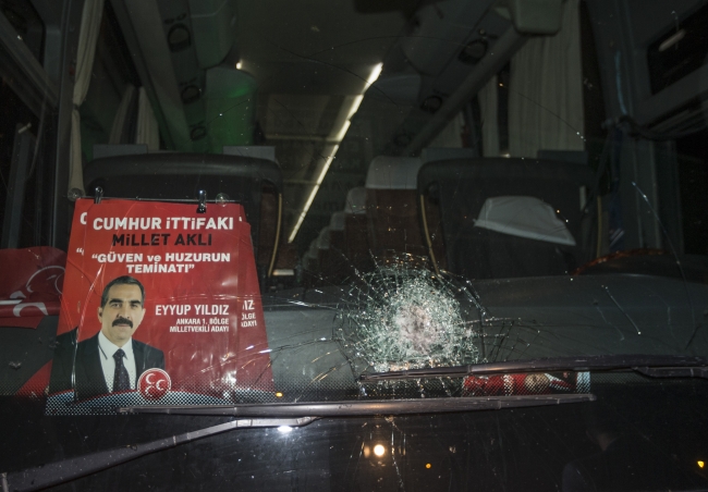 MHP seçim otobüsüne taşlı saldırı