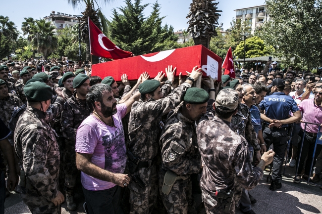 Diyarbakır ve Hakkari şehitlerine veda