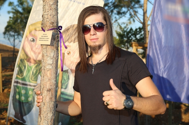 İllüzyonist Aref'i kobra yılanı ısırdı