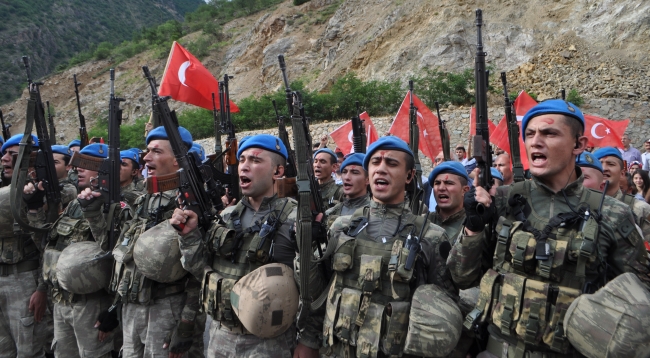 Gümüşhaneliler Mehmetçiği bağrına bastı