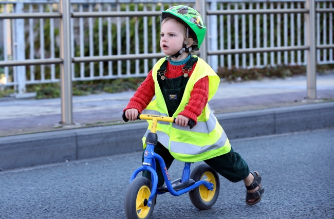 Brüksel'de cadde ve sokaklar yayalar ve bisikletlilere kaldı