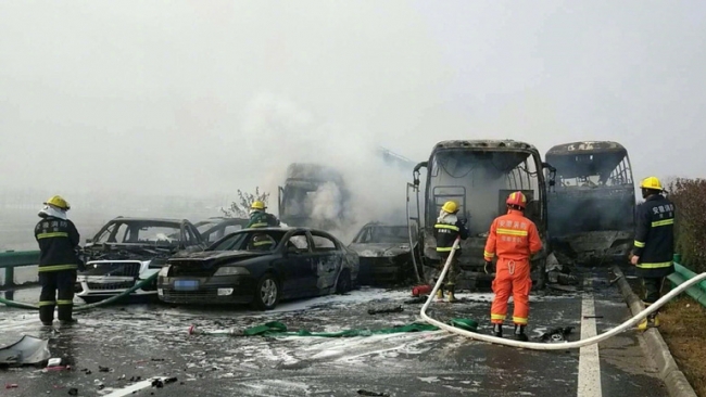 Çin'de zincirleme trafik kazasında 18 kişi öldü