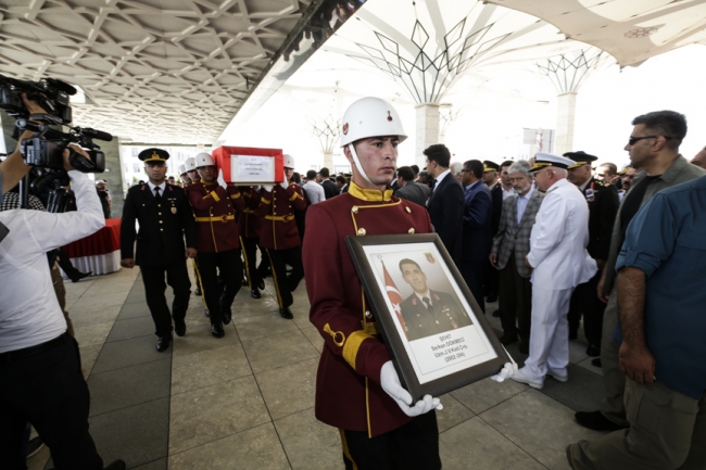 Batman ve Hakkari şehitleri son yolculuğuna uğurlandı