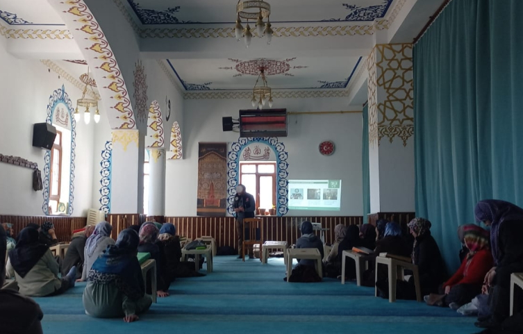 Eskişehir'de "En İyi Narkotik Polisi Anne" projesiyle eğitim verildi