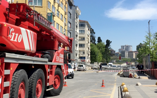 Kadıköy'de itfaiye merdiveni devrildi