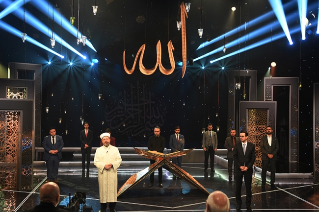 TRT'nin düzenlediği Kur'an-ı Kerim'i Güzel Okuma Yarışmasında birinci belli oldu