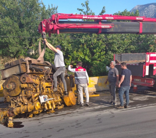 11 tonluk jeneratör tırdan yola düştü
