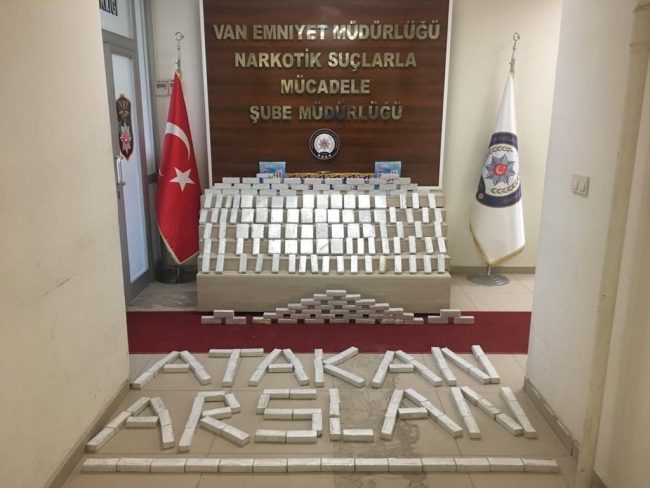 Van'da kargo şubesine uyuşturucu baskını