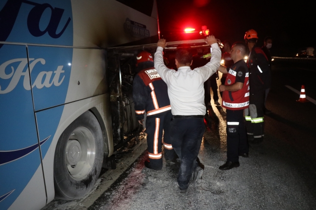 Seyir halindeki yolcu otobüsünde yangın